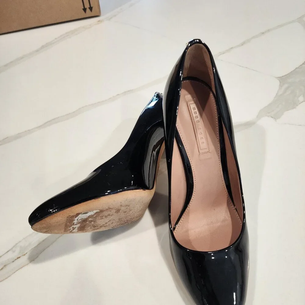 Hugo Boss Heels in Black - Picture 3 of 3